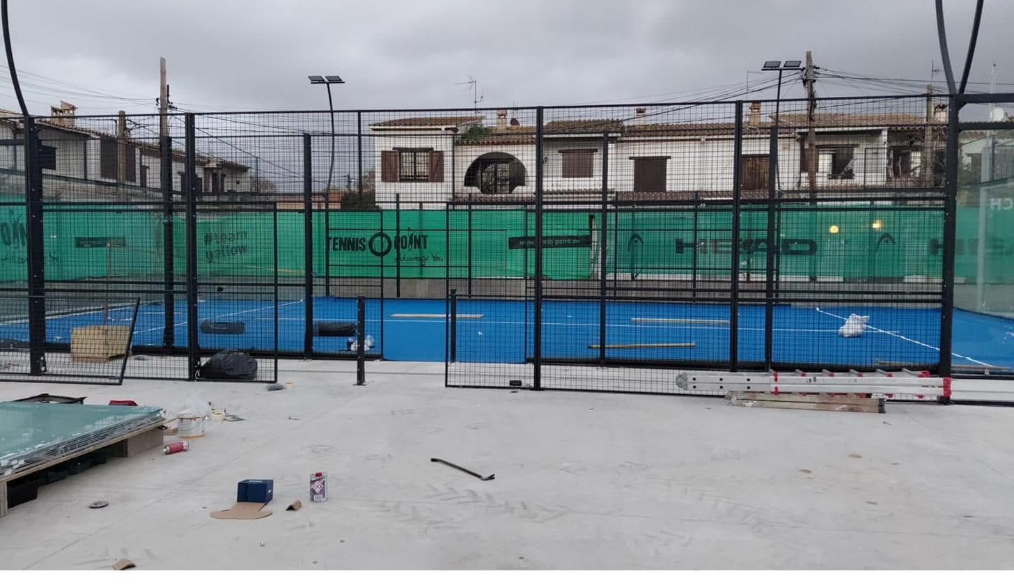 New padel club with four outdoor courts